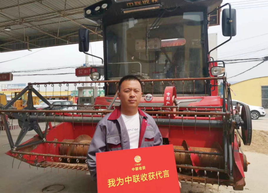 有三台挖掘机的董老板为何转型开收割机?收的都是现钱!(图1) 有三台挖掘机的董老板为何转型开收割机?收的都是现钱!(图1)