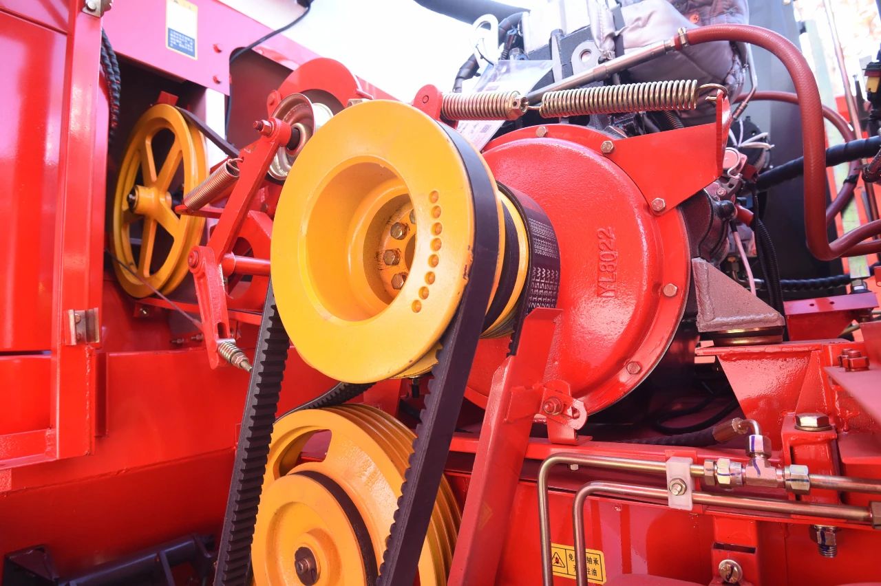 平博88收获新疆-9谷物联合收获机再次出口中亚地区 5.jpg